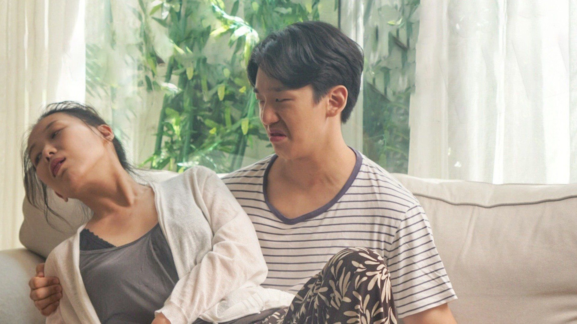 Kẻ Thù Gặp Nhau Ở Phòng Khách Của Chúng Tôi Kẻ Thù Gặp Nhau Ở Phòng Khách Của Chúng Tôi